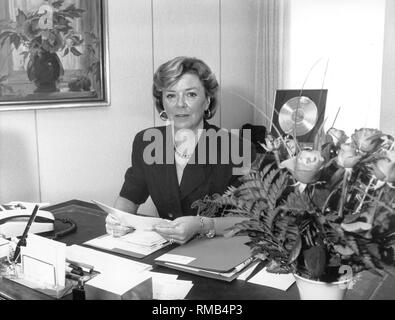 Liz Mohn, Ehefrau von Reinhard Mohn, der Vorstandsvorsitzende der Bertelsmann AG, in Ihrem Büro. Stockfoto