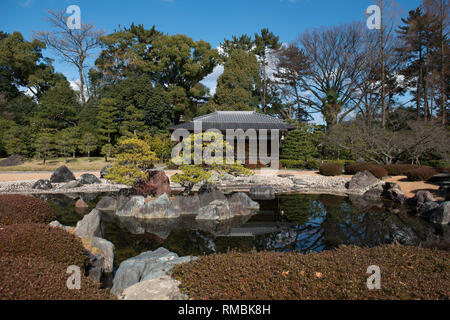 Honmaru-Garten, Teich und Pavillon, Nijo-ji Castle, Kyoto, Japan Stockfoto