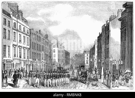 Marching Polizei in Bow Street, London. Von der Bow Street Runners gebildet, gegründet im Jahr 1749 von Magistrat Henry Fielding, aber nach der Gründung der Metropolitan Police 1829, die polizeilichen Aufgaben der Bow Street magistrates waren sehr erheblich verringert. Die Bow Street Patrol wurde nach und nach in die neue Polizei absorbiert und Bow Street wurde mit Nur die Läufer. 1834 einen parlamentarischen Ausschuss empfohlen, dass der Bow Street Männer und Polizisten mit der Metropolitan Police aufgenommen, sollten so bald wie möglich sein. Stockfoto