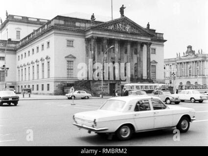 Die Deutsche Staatsoper Unter den Linden in Ost-Berlin. Foto vom 1. März 1969. Stockfoto