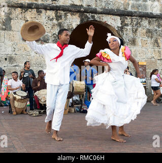 Traditionelle Latino Tanzen in Cartagena Kolumbien Südamerika Stockfoto