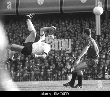 FIFA World Cup Finale in England, 1966. Deutschland gegen Spanien mit 2:1. Fahrrad Kick von Uwe Seeler. Stockfoto