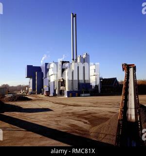 Die Müllverbrennungsanlage und Müllheizkraftwerk Geiselbullach im Landkreis Fürstenfeldbruck. Es ist, Es ist mit allen technischen Finessen ausgestattet, für exampleflue Gasreinigung, Nov. 1986. Stockfoto