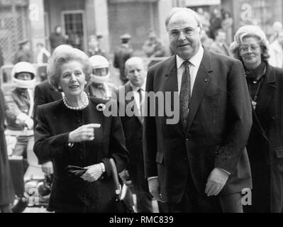 Britische Premierministerin Thatcher (links) und Bundeskanzler Helmut Kohl während des 19. deutsch-britischen Konsultationen in Framkurt/Main. Stockfoto