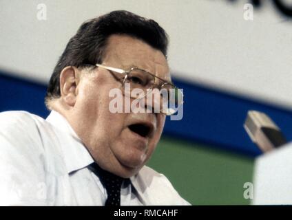 Franz-Josef Strauss (06.09.1915 - 03.10.1988), bayerischer Ministerpräsident und Vorsitzender der CSU am 43. CSU-Parteitag am 16.07. 1983 in München. Stockfoto