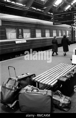 Züge aus der Sowjetunion (GUS, später Russland) Ankunft am Ostbahnhof, Deutschland, Berlin-Friedrichshain, 08.11.1990. Stockfoto