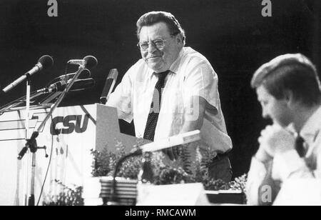 Der bayerische Ministerpräsident Franz Josef Strauß auf dem CSU-Parteitag am 16. Juli 1983, in München. Stockfoto