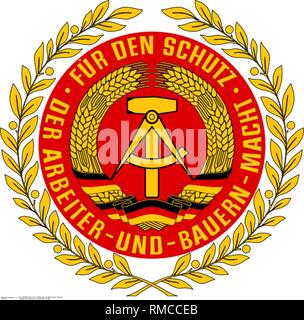 Wappen der Nationalen Volksarmee der DDR mit dem Staatswappen der DDR in der Mitte. Foto von 1989. Stockfoto