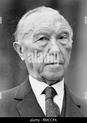 Porträt von Konrad Adenauer (1876-1967), deutscher Politiker. Er war Bundeskanzler von 1949 bis 1963. Stockfoto