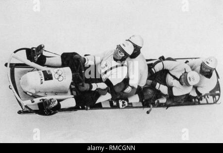 Bob auf dem IV. Olympischen Winterspiele in Garmisch-Partenkirchen: der Bob "Vereinigtes Königreich I' mit Friedrich McEvoy, James Cardno, Guy Dugdale und Charles Patrick Green nahm den dritten Platz im Rennen. Stockfoto