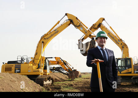 Taoiseach Leo Varadkar bei der offiziellen Zeremonie Sod-Turning für die neue Start- und Landebahn am Flughafen Dublin. Stockfoto