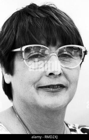 Renate Holland-Moritz - * 29.03.1935, ein Schriftsteller, Journalist, Filmkritiker in der DDR, der reale Name Renate Spangenberg. Portrait Foto bei einem Buch Basar am 1. Mai 1990, vor der Humboldt Universität Berlin. Stockfoto