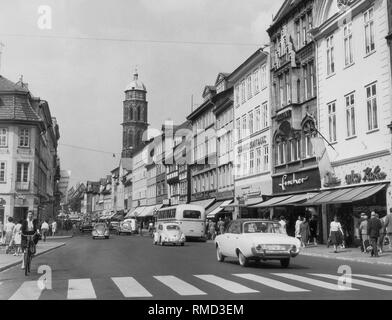 Straßenszene in Göttingen in den 60er Jahren. Stockfoto