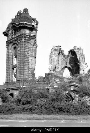 Die Ruine der Frauenkirche auf dem Neumarkt in Dresden, die durch einen Luftangriff im Februar 1945 zerstört wurde. Bis zum Beginn der Rekonstruktion am 4. Januar 1993, es war ein Mahnmal gegen Krieg und Gewalt. Stockfoto