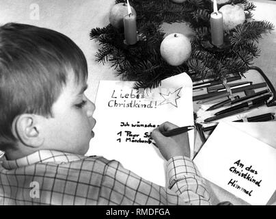 Wunschliste an das Christkind, 60 s Stockfoto