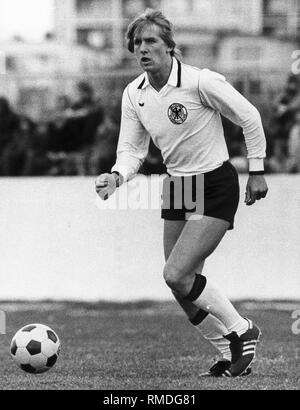 Bernd Schuster als Spieler der Deutschen Nationalmannschaft zwischen 1979 und 1984. Stockfoto