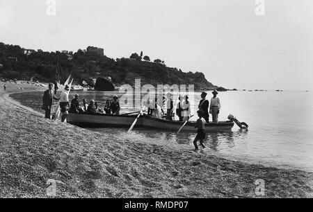 Italien, Basilicata, Maratea, am Strand am Ende der Stream und Marine Tower, 1930-40 Stockfoto