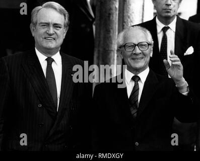 Ddr-Vorsitzender Erich Honecker bei einem Besuch in der Bundesrepublik Deutschland gemeinsam mit Johannes Rau. Stockfoto