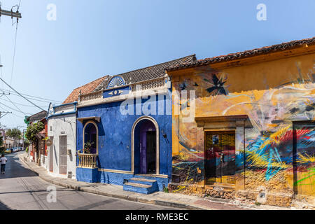 Alte Häuser in der Calle de San Antonio, Barrio Getsemaní, Cartagena de Indias, Kolumbien Stockfoto