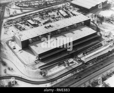 Der Sueddeutsche Verlag: Neue Printing Center in München - Steinhausen, Presse, winter Luftbild, Druckerei von Sueddeutsche Zeitung am Hultschiner Straße in München. Stockfoto