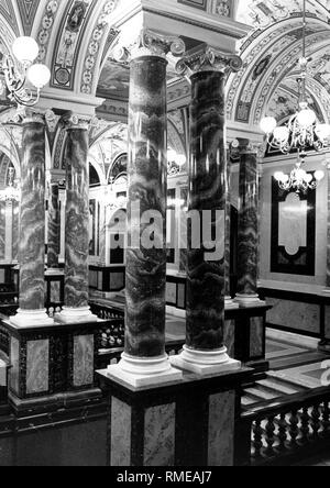 Foyer der rekonstruierten Semperoper am Theaterplatz in Dresden. Stockfoto