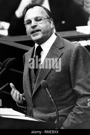 Der Kanzlerkandidat der Union (CDU/CSU) Helmut Kohl ein paar Tage nach der Bundestagswahl 1976. Er wird die Zukunft Fraktionschef der Union. Stockfoto