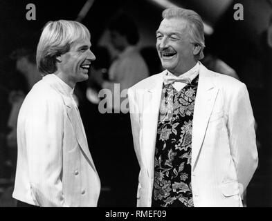 Der Musiker James Last (Hans Last) zusammen mit dem Französischen Pianisten Richard Clayderman (L) an der TV-Show ARD-Wunschkonzert. Stockfoto