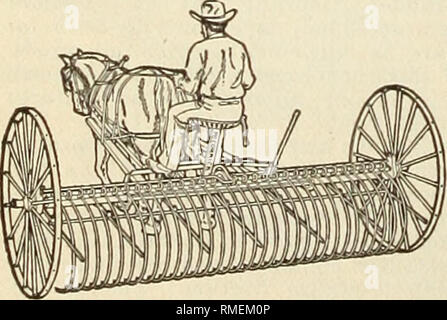 . Jährliche Katalog: 1915 Maschinen, Düngemittel, Saatgut usw. Samen Kataloge; Baumschulen (Gartenbau) Kataloge Kataloge ; Obst ; Gemüse Kataloge; Gartengeräte und Zubehör Kataloge. Die McCormick Mais Binder wird Mais in allen Längen. Es wird auch in Mais, der unten ist, verstrickt und eingereicht. Dies ist möglich, weil die Maschine mit praktischen Anpassungen, mit deren Hilfe der Bediener zum Anheben und Absenken der Sammler Waffen vorgesehen ist, so dass die Finger der Transportketten, die zu den Punkten, die der Sammler die Arme greifen und Mais, Lügen ist fast flach Upo erhöhen Stockfoto