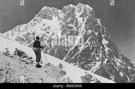 Corno mount, Skifahrer auf Gran Sasso, L'Aquila, Abruzzen, Italien, 1930 Stockfoto