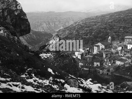 Skifahrer auf Gran Sasso, L'Aquila, Abruzzen, Italien, 1930 Stockfoto