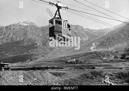 Skifahrer auf Gran Sasso, L'Aquila, Abruzzen, Italien, 1930 Stockfoto