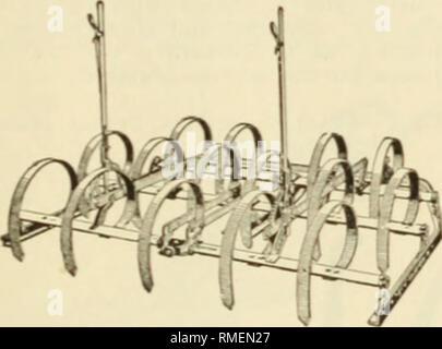 . Jährliche Katalog: 1915 Maschinen, Düngemittel, Saatgut usw. Samen Kataloge; Baumschulen (Gartenbau) Kataloge Kataloge ; Obst ; Gemüse Kataloge; Gartengeräte und Zubehör Kataloge. . Bitte beachten Sie, dass diese Bilder sind von der gescannten Seite Bilder, die digital für die Lesbarkeit verbessert haben mögen - Färbung und Aussehen dieser Abbildungen können nicht perfekt dem Original ähneln. extrahiert. C.M. Woolf &Amp; Co.Inc; Henry G. Gilbert Baumschule und Saatgut Handel Katalog Kollektion. Washington, D.C.: C.M.Woolf &Amp; Co. Stockfoto
