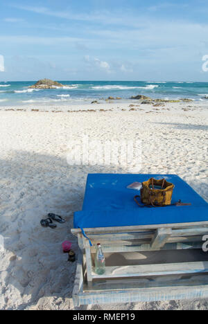 Liegestuhl am Strand in Tulum, Mexiko Stockfoto
