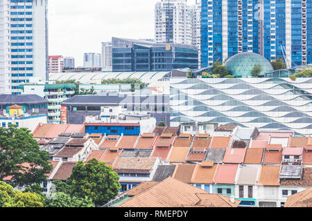 Singapur/Singapur - 10. Februar 2019: Little India konserviert shophouse Bezirk Luftaufnahme mit Mustafa Center Stockfoto