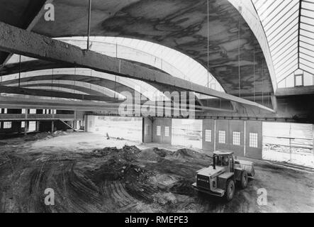 Die Bauarbeiten in der alten Maintenance Hangar des ehemaligen Oberschleißheim Flughafen. Die Halle wird in der Aviation Center des Deutschen Museums umgewandelt werden. Stockfoto