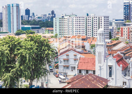 Singapur/Singapur - 10. Februar 2019: Little India konserviert shophouse Bezirk Luftaufnahme mit Kampong Kapor Methodistische Kirche Stockfoto