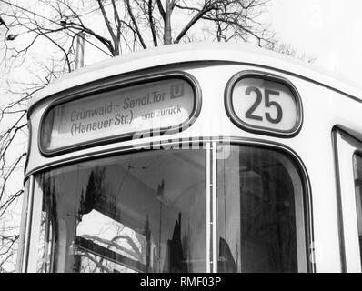 Die Straßenbahnlinie 25 fährt von Gruenwald zum Sendlinger Tor und an der Hanauer Straße und zurück. Stockfoto