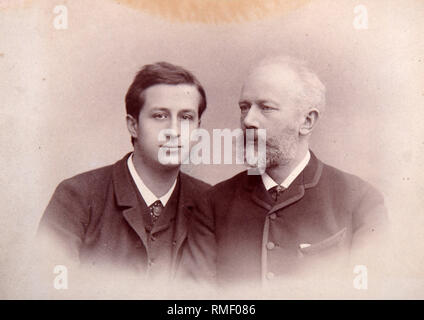 Pianist und Dirigent Alexander Siloti (1863-1945) und Komponist Pjotr I. Tschaikowsky (1840-1893). Albumin Photo Stockfoto