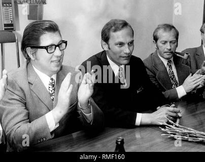 München SPD-Politiker bei einer Veranstaltung in München: Rudolf Schoefberger (links), Georg Kronawitter (Mitte) und Hans Kolo (rechts). Stockfoto