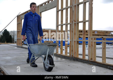 Bauherren Gießen Betonplatte für ein großes Gebäude Stockfoto