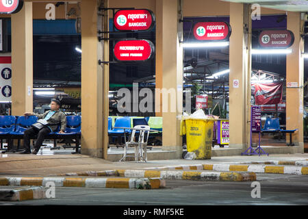 CHIANG MAI, THAILAND - 21. MÄRZ 2018: Terminal von Chiangmai Bus Station. Foto bei Chiangmai Busbahnhof, Thailand. Stockfoto