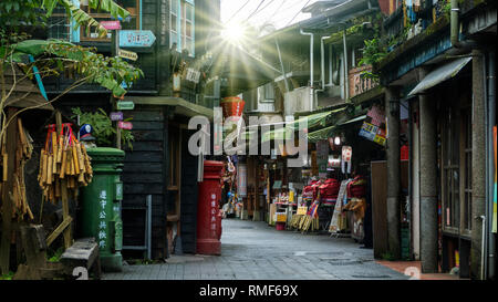 Jingtong Station, Taiwan - 14 Feb, 2019: Jingtong Station zieht Touristen an die Himmelslaternen rund um den jährlichen Laternenfest Stockfoto