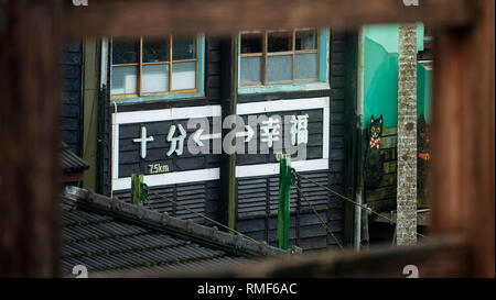 Jingtong Station, Taiwan - 14 Feb, 2019: Jingtong Station zieht Touristen an die Himmelslaternen rund um den jährlichen Laternenfest Stockfoto