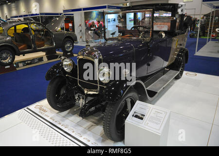 ExCel London, UK. 14. Feb 2019. Ein Citroën B12 Taxi auf Anzeige an der London Classic Car Show, die auf ExCel London, Vereinigtes Königreich. Rund 700 der schönsten klassischen Autos der Welt werden auf der Messe reicht von Vintage pre-Krieg Tourer zu einem modernen Konzept Autos. Die Show bringt in rund 37.000 Besucher, angefangen von schweren Benzin Köpfe zu Menschen, die einfach nur wunderschön und klassische Fahrzeuge Liebe. Quelle: Michael Preston/Alamy leben Nachrichten Stockfoto