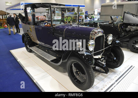 ExCel London, UK. 14. Feb 2019. Ein Citroën B12 Taxi auf Anzeige an der London Classic Car Show, die auf ExCel London, Vereinigtes Königreich. Rund 700 der schönsten klassischen Autos der Welt werden auf der Messe reicht von Vintage pre-Krieg Tourer zu einem modernen Konzept Autos. Die Show bringt in rund 37.000 Besucher, angefangen von schweren Benzin Köpfe zu Menschen, die einfach nur wunderschön und klassische Fahrzeuge Liebe. Quelle: Michael Preston/Alamy leben Nachrichten Stockfoto