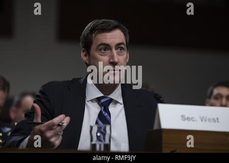 Washington, District of Columbia, USA. 14 Feb, 2019. Stellvertretende Verteidigungsminister Owen West bezeugt vor dem Senate Armed Services Committee auf dem Capitol Hill in Washington, DC am 14. Februar 2019. Credit: Alex Edelman/CNP Credit: Alex Edelman/CNP/ZUMA Draht/Alamy leben Nachrichten Stockfoto