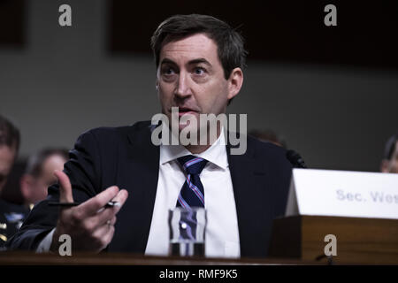 Washington, District of Columbia, USA. 14 Feb, 2019. Stellvertretende Verteidigungsminister Owen West bezeugt vor dem Senate Armed Services Committee auf dem Capitol Hill in Washington, DC am 14. Februar 2019. Credit: Alex Edelman/CNP Credit: Alex Edelman/CNP/ZUMA Draht/Alamy leben Nachrichten Stockfoto