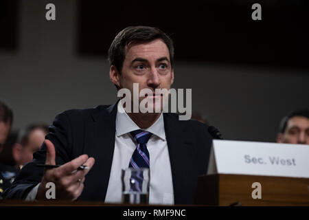 Washington, Vereinigte Staaten von Amerika. 14 Feb, 2019. Stellvertretende Verteidigungsminister Owen West bezeugt vor dem Senate Armed Services Committee auf dem Capitol Hill in Washington, DC am 14. Februar 2019. Credit: Alex Edelman/CNP | Verwendung der weltweiten Kredit: dpa/Alamy leben Nachrichten Stockfoto