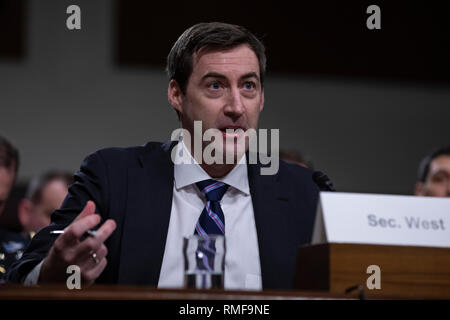 Washington, Vereinigte Staaten von Amerika. 14 Feb, 2019. Stellvertretende Verteidigungsminister Owen West bezeugt vor dem Senate Armed Services Committee auf dem Capitol Hill in Washington, DC am 14. Februar 2019. Credit: Alex Edelman/CNP | Verwendung der weltweiten Kredit: dpa/Alamy leben Nachrichten Stockfoto