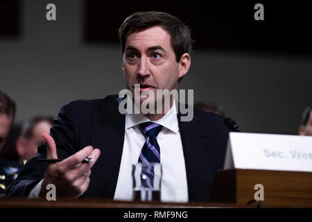 Washington, Vereinigte Staaten von Amerika. 14 Feb, 2019. Stellvertretende Verteidigungsminister Owen West bezeugt vor dem Senate Armed Services Committee auf dem Capitol Hill in Washington, DC am 14. Februar 2019. Credit: Alex Edelman/CNP | Verwendung der weltweiten Kredit: dpa/Alamy leben Nachrichten Stockfoto